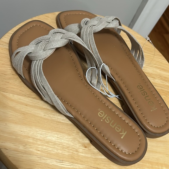 💕5/$15 Kensie Tan Slip on sandals, NEW - Picture 4 of 4